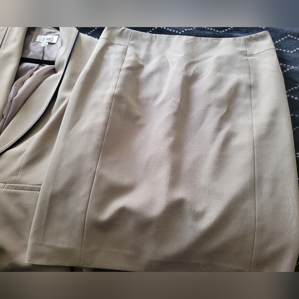 LeSuit Blazer and Skirt tan with navy Blue size 10 - Picture 7 of 16